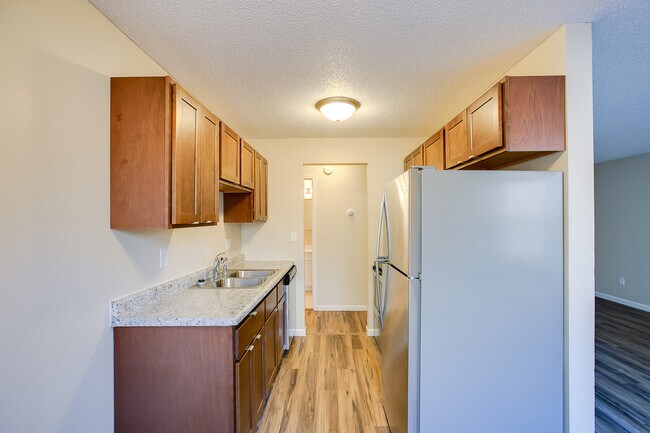 Building Photo - 1337 Arkwright St N