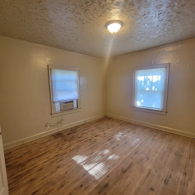 Foto del edificio - Spacious 4 bedroom