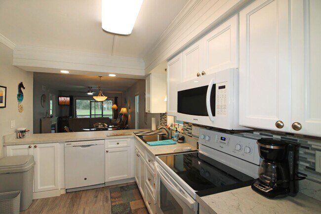 Building Photo - Golfview Annual Condo for Rent
