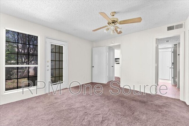 Foto del edificio - 9621 Walnut St