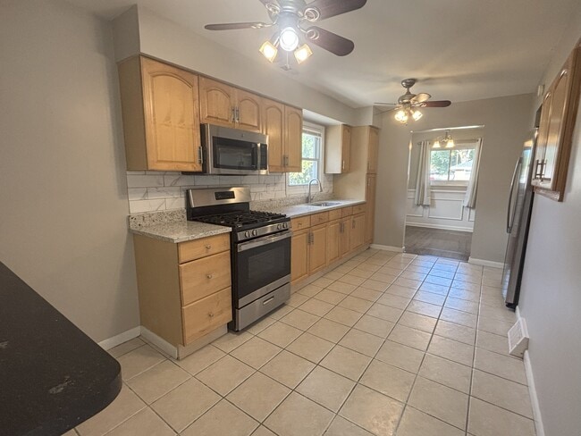 kitchen - 114 Ellis Ave