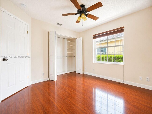 Foto del edificio - 1041 Cedar Falls Dr