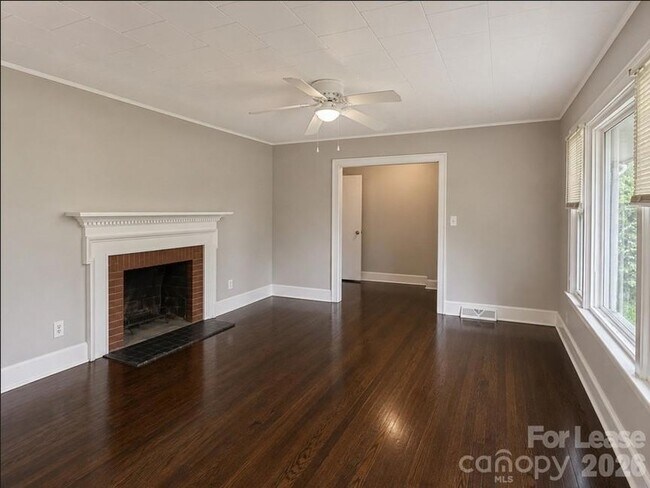 Foto del edificio - 800 Mt Holly-Huntersville Rd