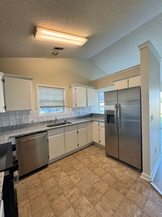Building Photo - 7101 Robmar Ct