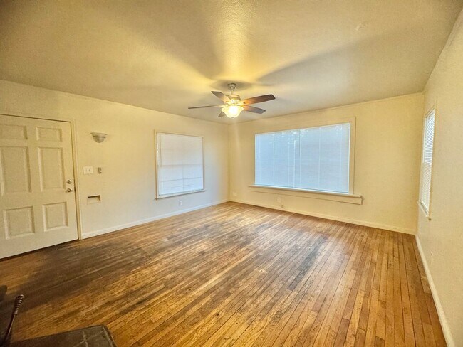 Building Photo - **Reserve for SUMMER 2026** Large house close to CSUC