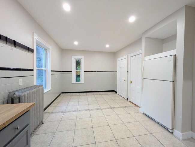 Kitchen - Dining Area - 98 Hudson St
