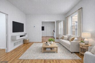 Building Photo - 552 Franklin St