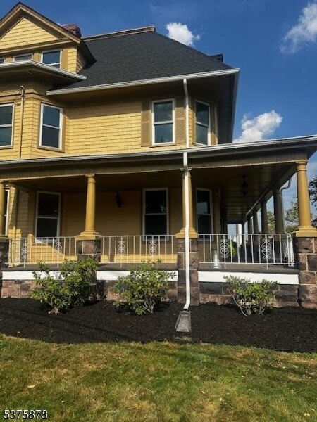 Building Photo - 259 Elm Ave