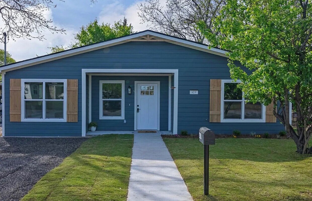 Foto principal - Cozy 3 Bedroom 2 Bath Home in Bowie X