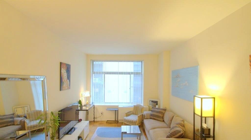 Foto principal - 222 E 24th St