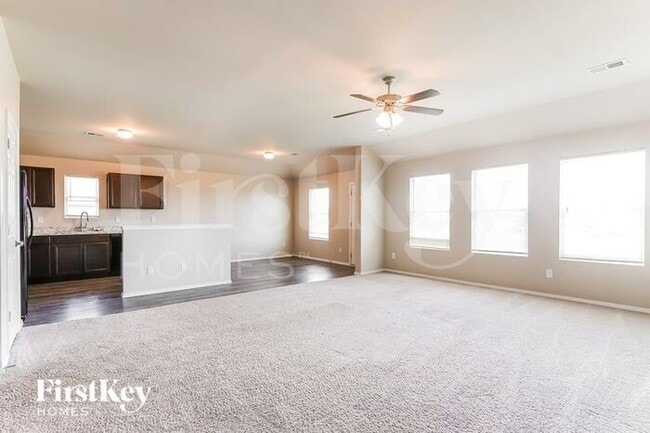 Building Photo - 240 Hillcrest Dr