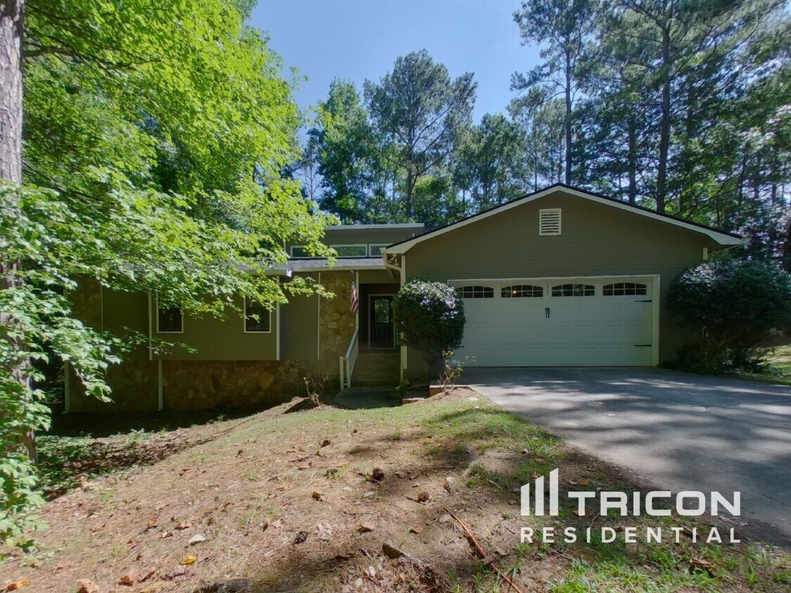 Primary Photo - 2435 Sheridan Ct