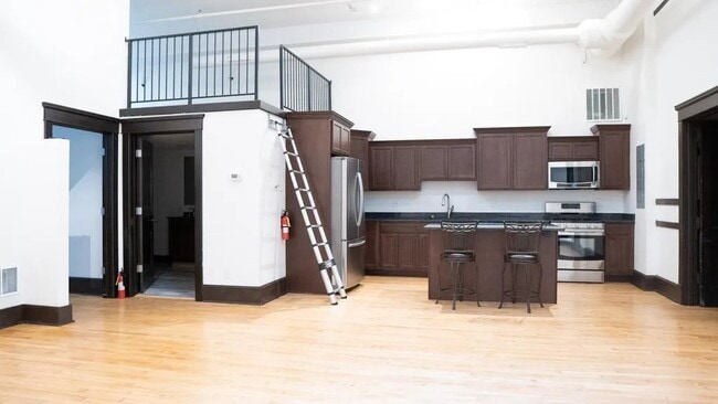 Building Photo - 415 3rd St SE
