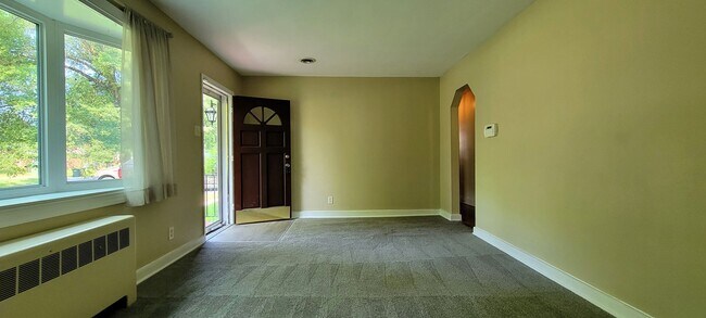 Foto del edificio - Brick ranch in Southside with large privat...