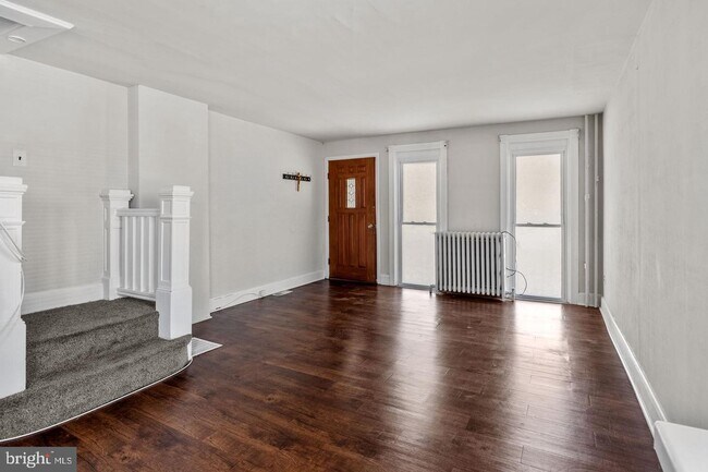 Building Photo - 920 Pond St