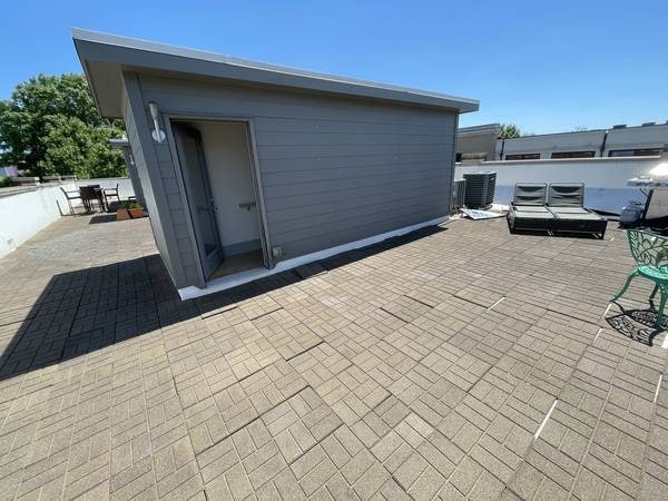 Building Photo - 2133 Southend Dr
