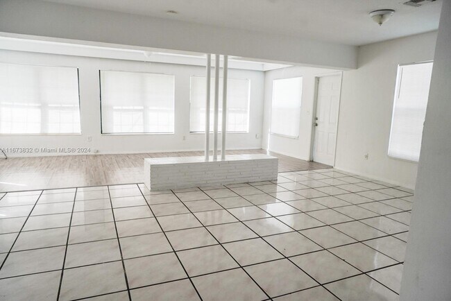 Foto del edificio - 441 SW 30th Terrace