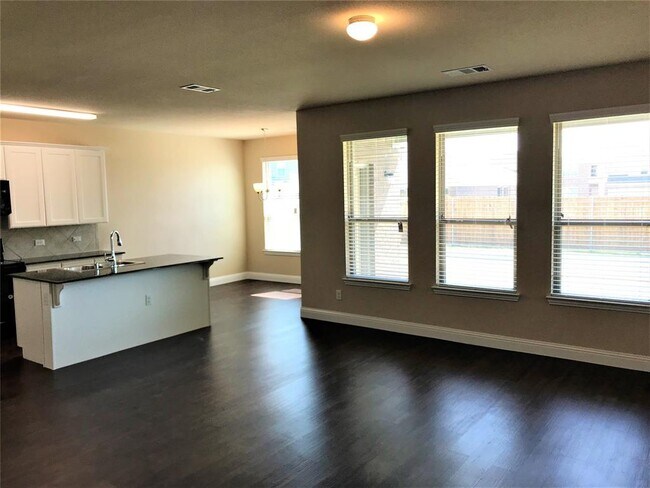 Building Photo - 1213 Erika Ln