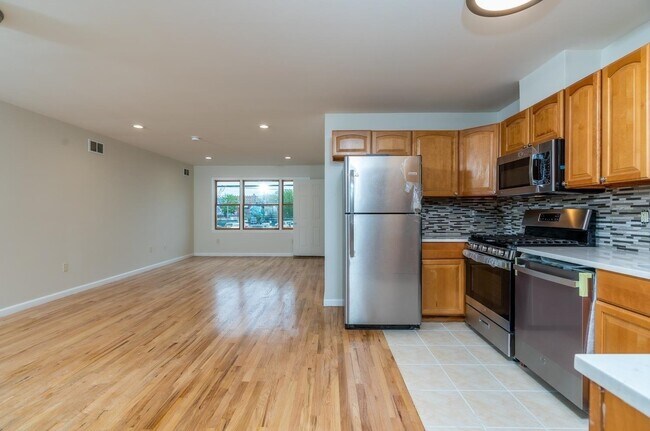 Foto del edificio - 325 CLAREMONT Ave