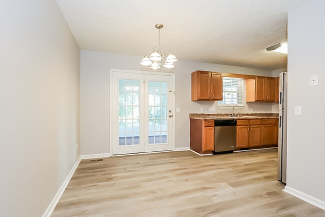 Building Photo - 1031 Heydel Cir