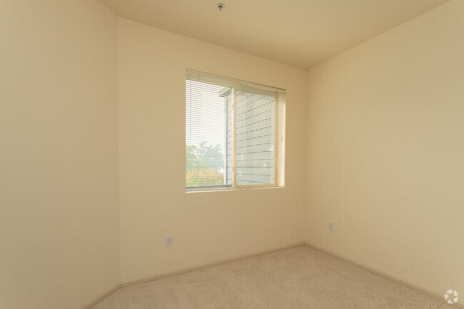 1BR, 1BA - 728SF - Westwater