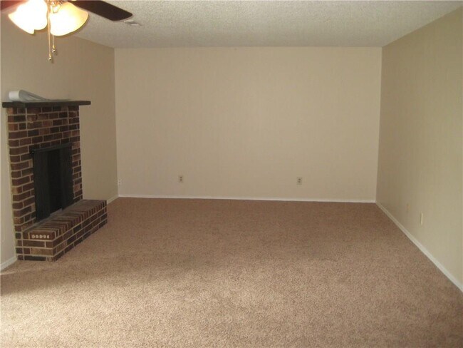 Building Photo - 3601 W Beechwood Dr
