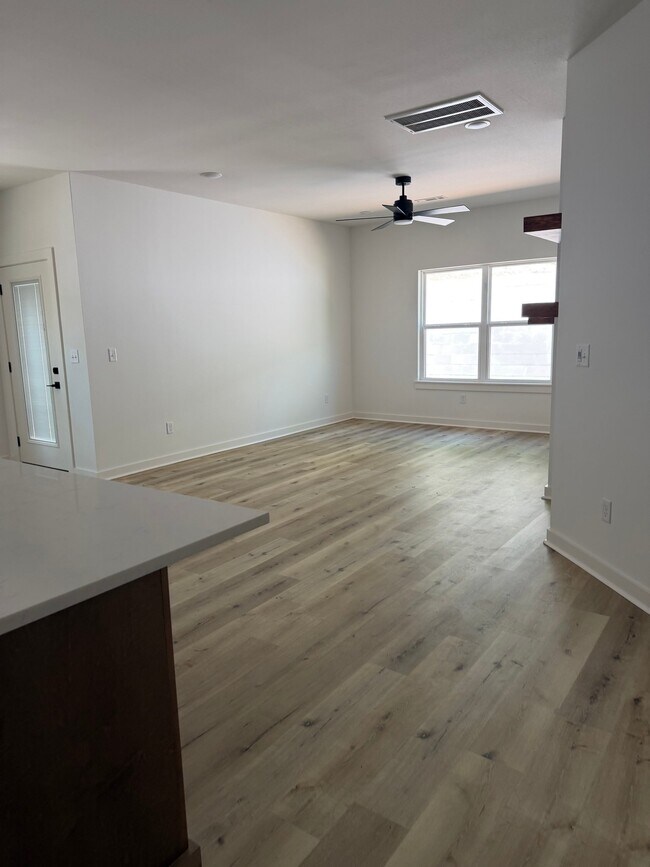 Foto del edificio - 11 Hillborough Ln