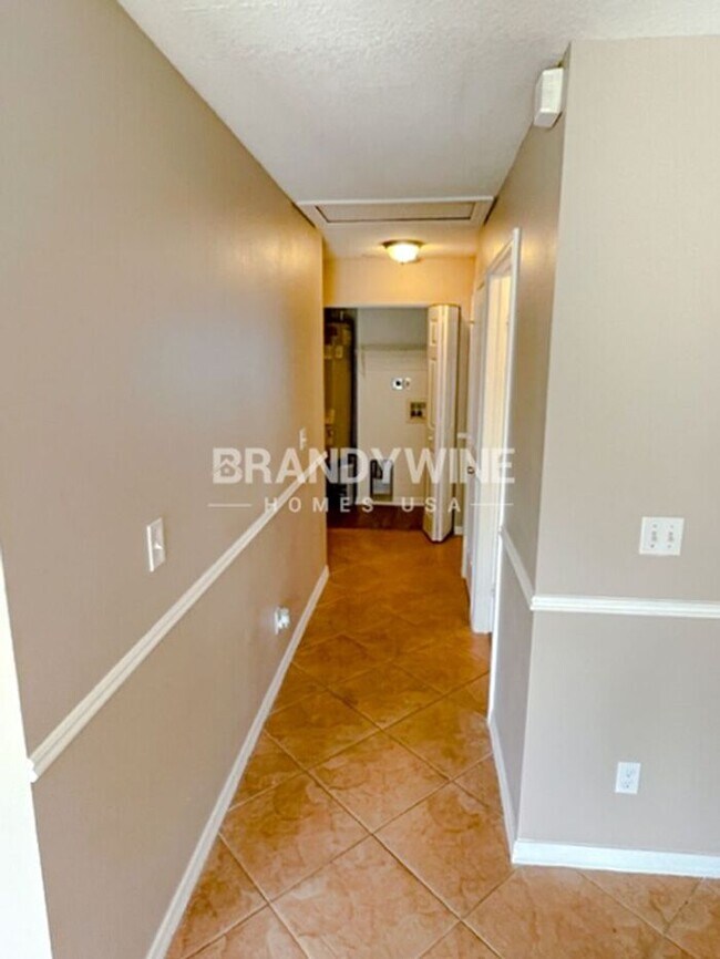Building Photo - AVAILABLE NOW!! Close to Downtown St Pete!!!