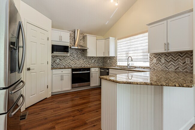 Building Photo - 220 Konawa Ln