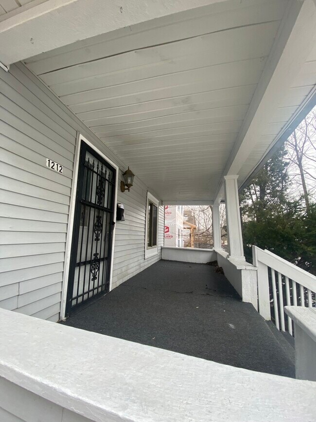 Building Photo - 4 Bedroom 1.5 Bath Single Family Home for ...