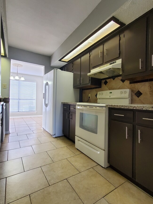 Foto del edificio - 7455 Calder Ave