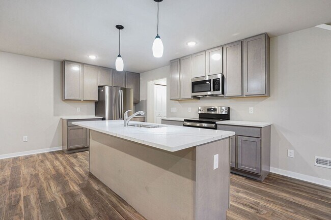 Building Photo - Outstanding Newer 4 Bed Condo in Resort St...