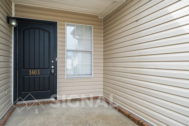 Building Photo - 1403 Hillsboro Ln