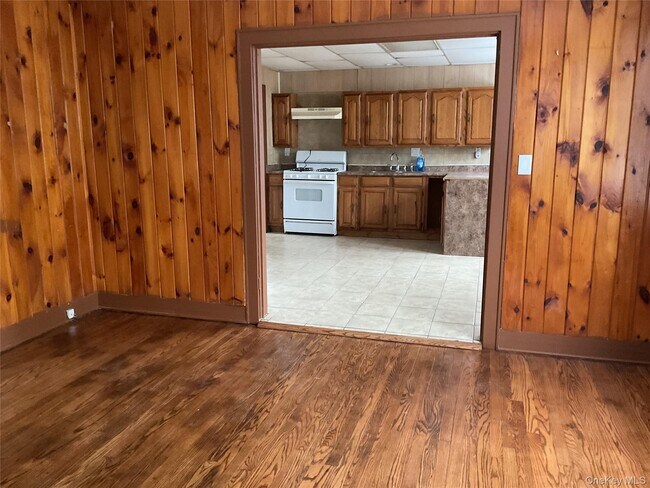 Foto del edificio - 76 Lawrwnce Ave