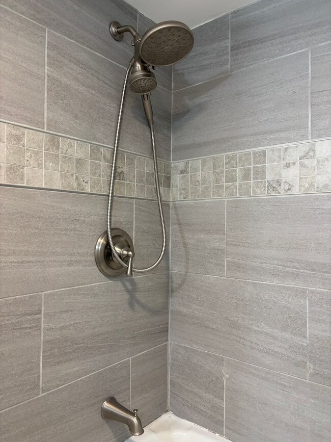 Building Photo - Spacious 3-Bedroom 2 Bath Home in Gary