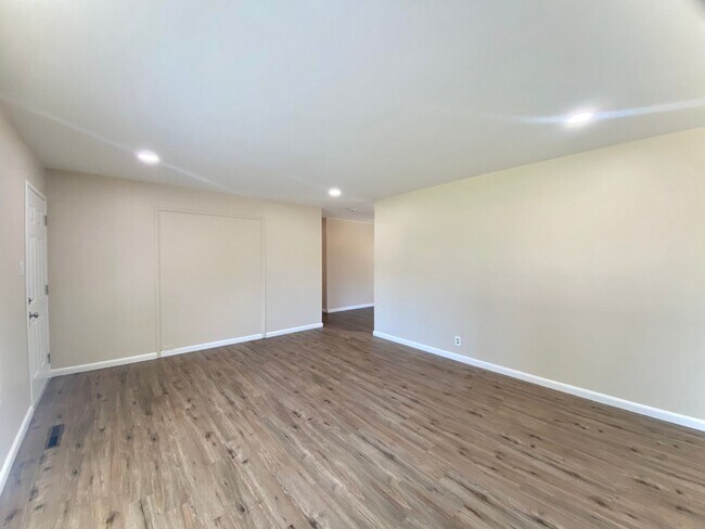 Foto del edificio - Lovely 4-bedroom home in Fremont – Sundale Neighborhood!