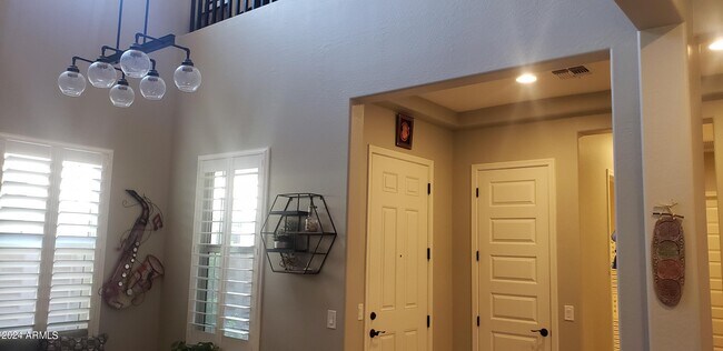 Building Photo - 3318 E Los Gatos Dr