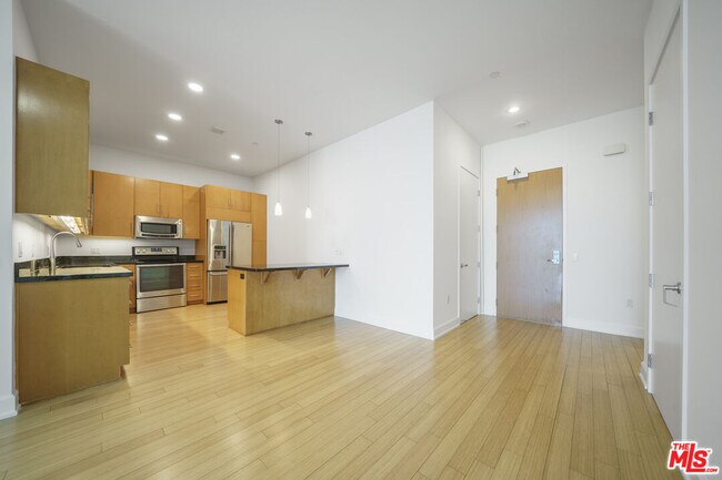 Foto del edificio - 3223 W 6th St