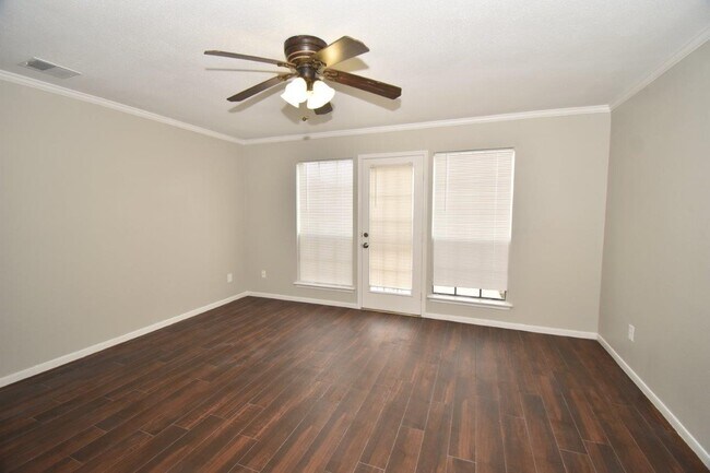 Foto del edificio - 9007 Woodleigh Dr