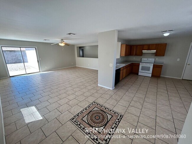 Building Photo - 11613 W Bloomfield Rd