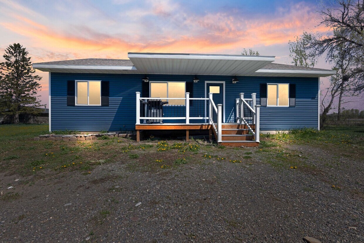 Foto principal - COUNTRY CHARMER 3 BED 2 BATH HOME IN CHESTER