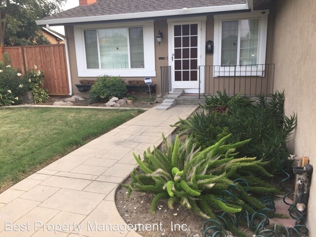 Building Photo - 338 Avenida Pinos