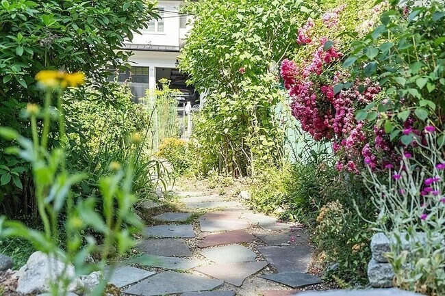 Building Photo - 19 Pine Knoll Rd