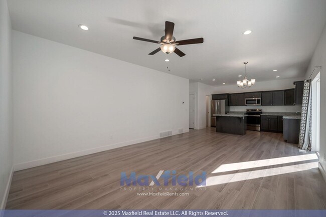 Foto del edificio - 4BD 3.5BTH 2GAR Home in Eagle Mountain