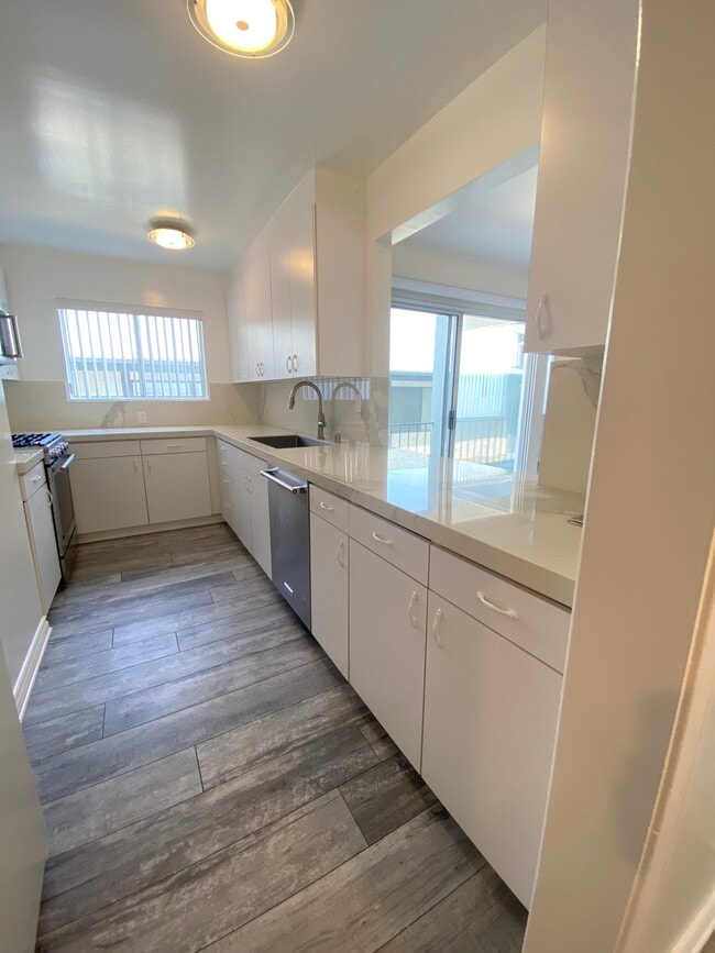 LARGE KITCHEN W/ GRANITE COUNTERTOPS - Large BrighRemodeled 2x2 Unit with Huge Patio