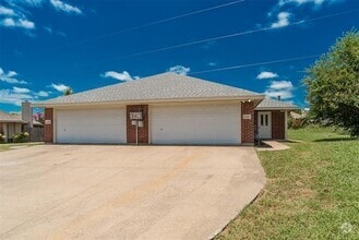 Building Photo - 2747 Malibu Ct