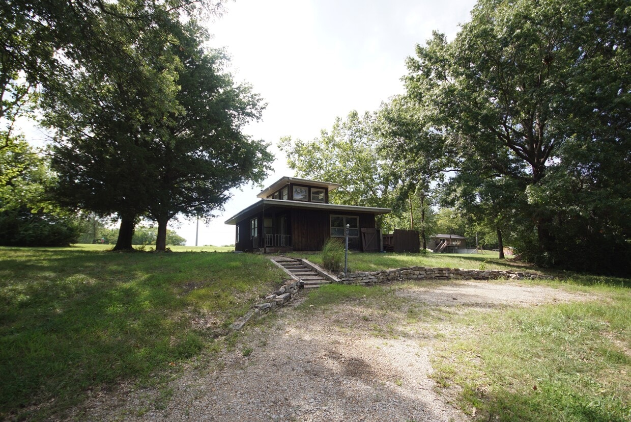 Primary Photo - 6036 SE Commanche Dr