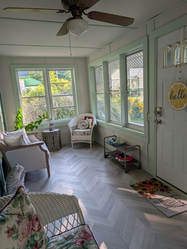 Three season front porch - 2421 Upham St