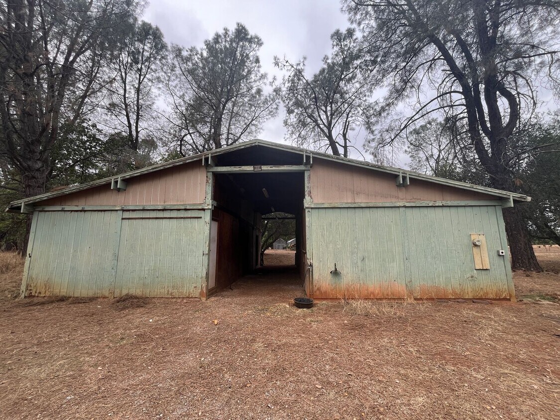 Building Photo - 20211 Portero Dr
