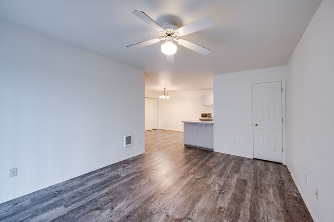 Building Photo - Live Where Comfort Meets Convenience - College Hill Condo in Pullman